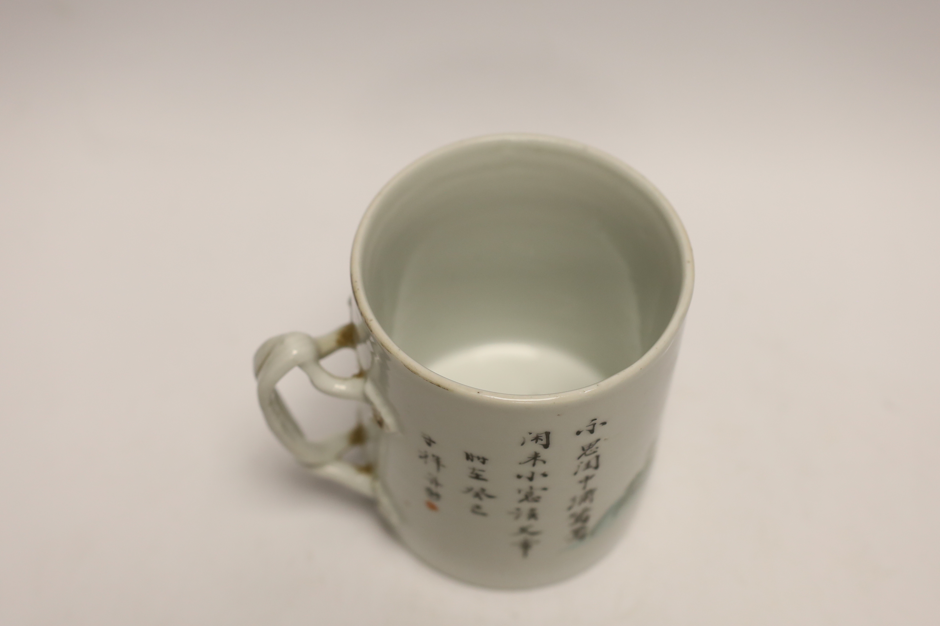 An early 20th century Chinese famille rose mug, 11.5cm
